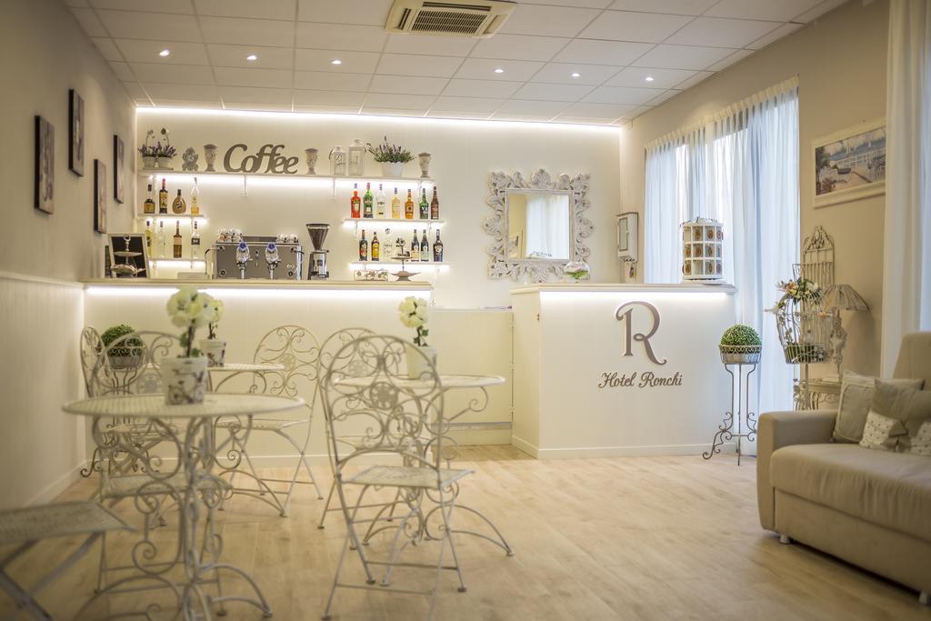 Hotel Ronchi แชร์เวีย ภายนอก รูปภาพ